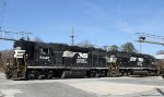 NS 5040 & 5808 push train E60 into the yard